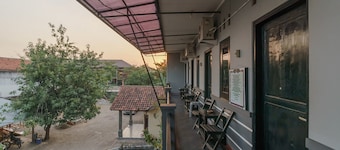 RedDoorz Syariah near Ciledug Station