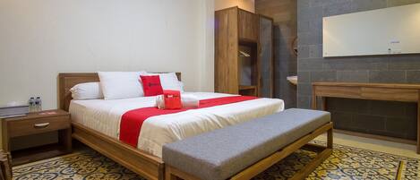 Double Room (RedDoorz)