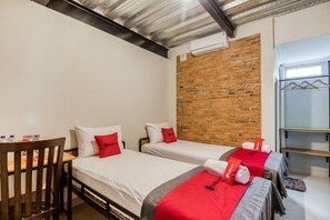 Twin Room (RedDoorz) - RedDoorz Syariah @ Babadan Baru Jakal (Depok)