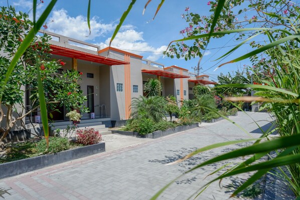 Property entrance - RedDoorz near Taman Makam Pahlawan Tatura (Palu)