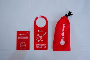 Double Room (RedDoorz) - RedDoorz Syariah near Stasiun Tegal (Tegal)