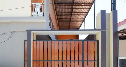 RedDoorz Syariah near Stasiun Tegal