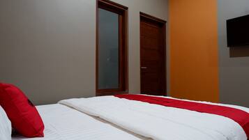 Double Room (RedDoorz)