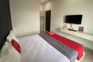 Double Room (RedDoorz)