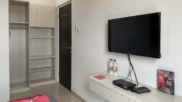Double Room (RedDoorz)
