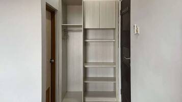 Double Room (RedDoorz)