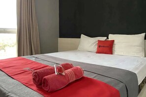 Double Room (RedDoorz)