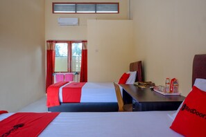 Twin Room (RedDoorz)