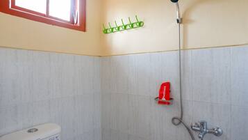 Shower, free toiletries, towels