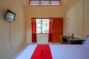Double Room (RedDoorz)