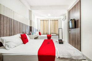 Family Room - RedDoorz near UNTAG Surabaya (Surabaya)