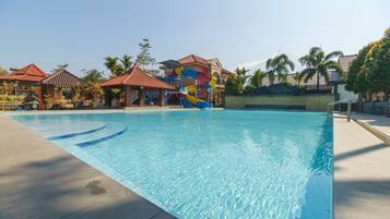 Hồ bơi ngoài trời