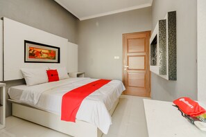 Double Room (RedDoorz) - RedDoorz Resort Premium @ Sangkan Hurip Kuningan (Cilimus)