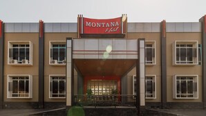 Front of property - RedDoorz Resort Premium @ Sangkan Hurip Kuningan (Cilimus)