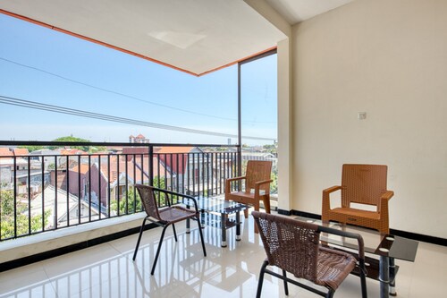 RedDoorz Syariah near Airlangga University Campus B