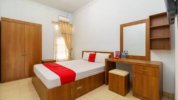 Double Room (RedDoorz)