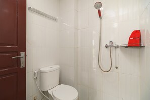 Shower, free toiletries, towels