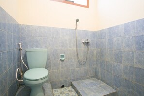 Douche, articles de toilette gratuits, serviettes fournies