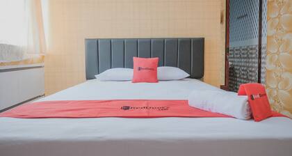 RedDoorz Plus near Istana Maimun Medan