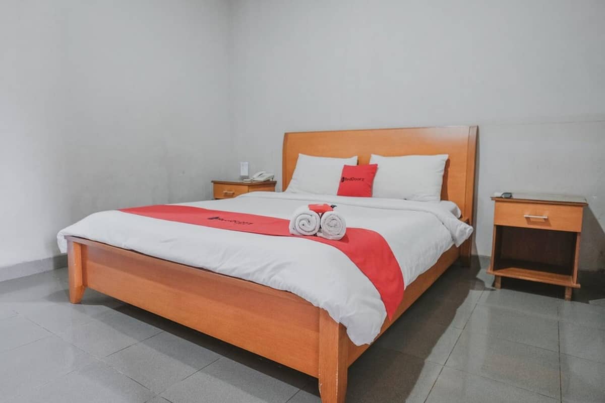 Double Room (RedDoorz)