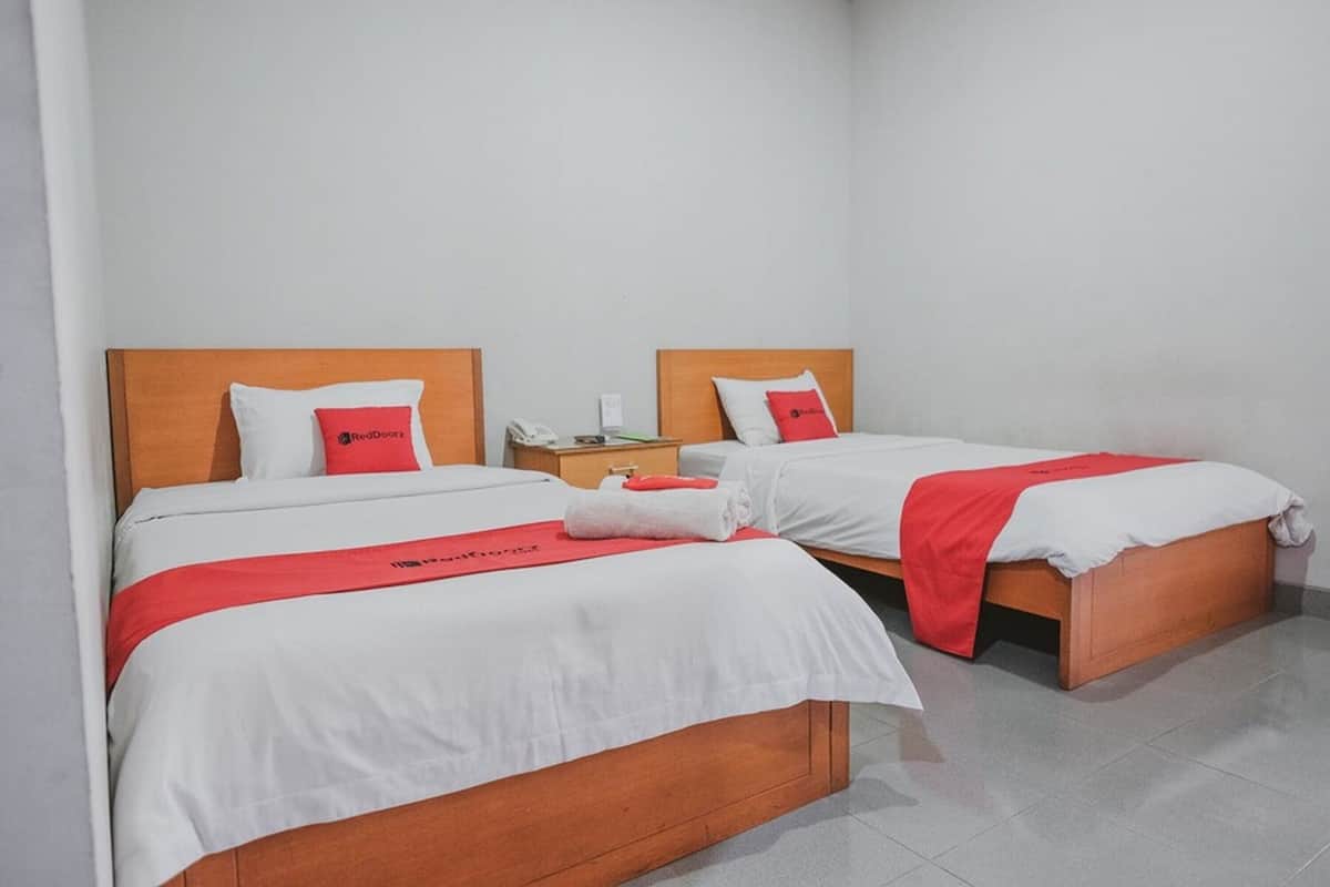 Twin Room (RedDoorz)