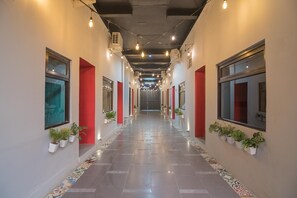 Hallway - RedDoorz @ Kiaracondong (Bandung)