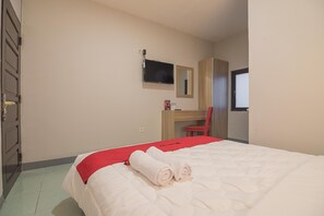 Double Room (RedDoorz)