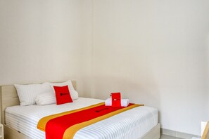 Double Room (RedDoorz) - RedDoorz @ Plemburan Jakal 2 (Depok)