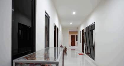 RedDoorz near Living Plaza Purwokerto