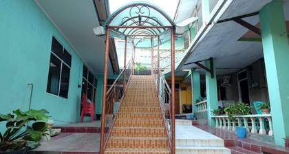 RedDoorz near Mangrove Forest Kupang