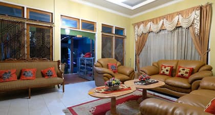 RedDoorz near Mangrove Forest Kupang