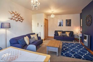 House (2 Bedrooms) | Living area