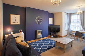 House (2 Bedrooms) | Living room | Flat-screen TV