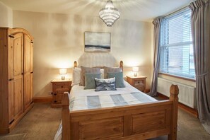 House (2 Bedrooms) | 2 bedrooms, premium bedding, bed sheets - Kittywake Apartment (Whitby)