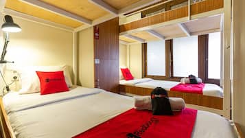 办公桌、免费 WiFi