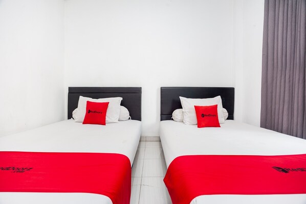Chambre Standard avec lits jumeaux (RedDoorz) | Bureau, Wi-Fi gratuit