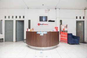 Reception - RedDoorz Syariah near Grand Galaxy Park (Bekasi)