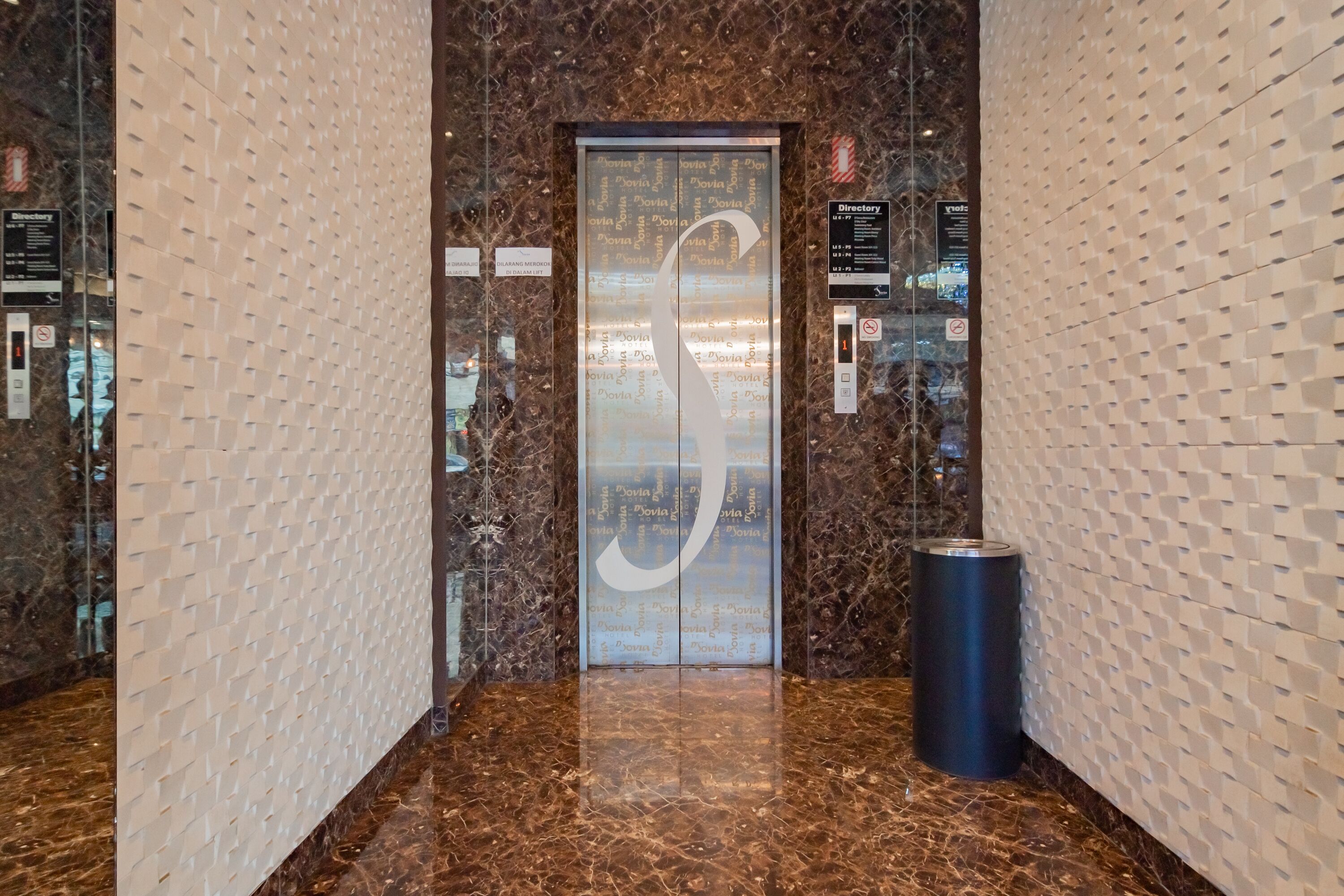 المنشأة من الداخل