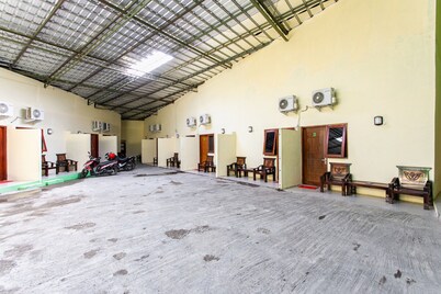 RedDoorz near Prambanan Temple