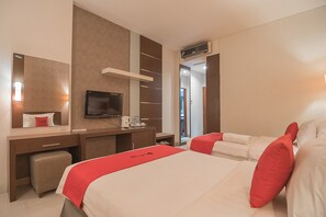 Deluxe Twin Room (RedDoorz) - RedDoorz Premium near Paris Van Java Mall (Bandung)