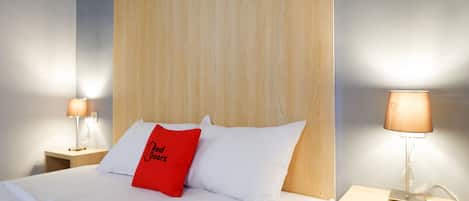 Double Room (RedDoorz)