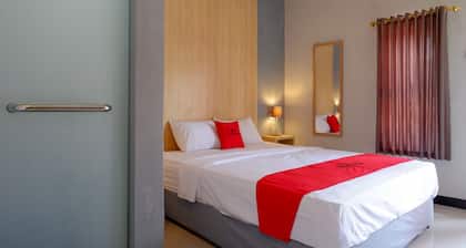 RedDoorz Syariah near Alun Alun Tegal