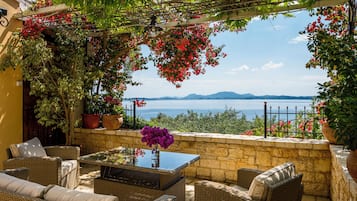 House, 2 Bedrooms | Teres/patio