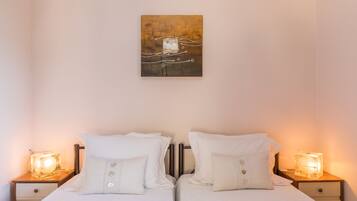 House, 2 Bedrooms | Seterika/papan seterika, Wi-fi percuma, cadar katil