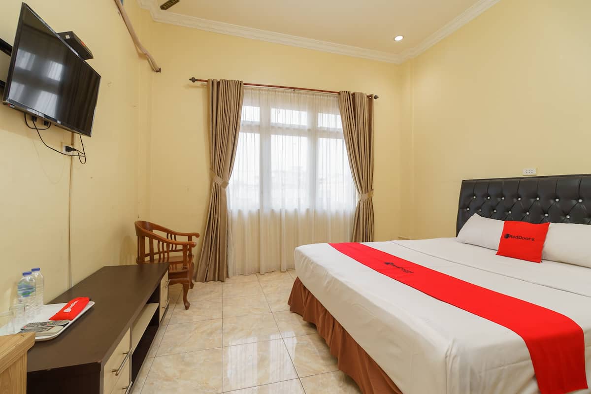 Double Room (RedDoorz)