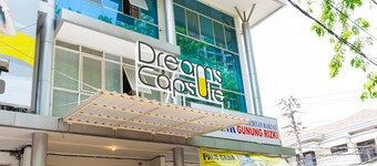 RedDoorz Hostel @ DI Panjaitan Simpang Lima