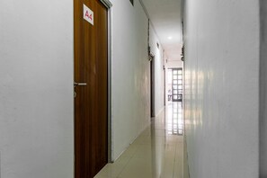 Hallway - RedDoorz @ Kebon Kacang (Jakarta)