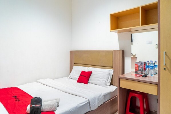 Double Room (RedDoorz)