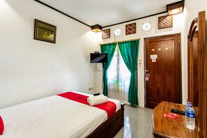 Quarto casal (RedDoorz) | Wi-Fi de cortesia