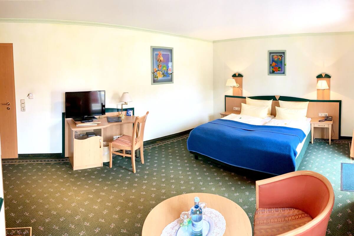 Quarto casal, sacada | Quartos à prova de som, berços (sobretaxa), Wi-Fi de cortesia